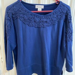 Navy blue 3/4 length sleeve shirt